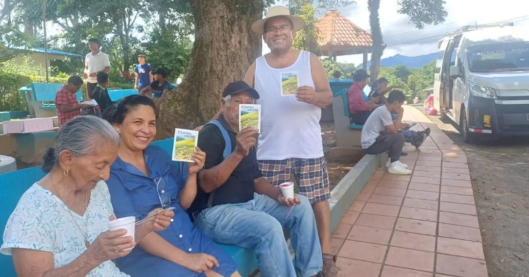 Hermanos compartiendo el evangelio en un parque